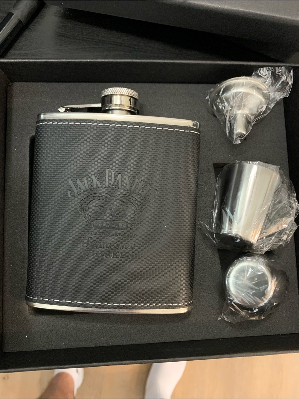 Jack Daniel's Black Flask Gift Set